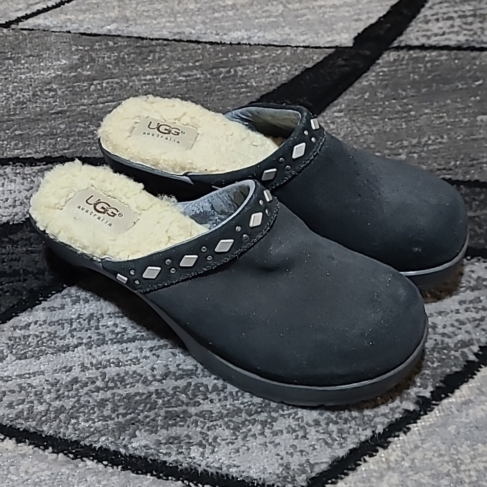 UGG LEATHER SHEEPSKIN STUDDED HEEL CLOGS